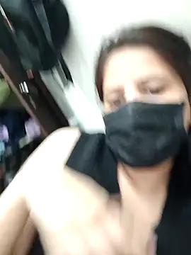 Snapshot of EZ_shuvani chatting on February 2025 02:31:02 PM EZ shuvani online show from February 2025 02:31:02 PM