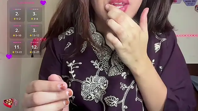 Snapshot of EZ_shuvani chatting on September 2025 03:12:02 PM EZ shuvani online show from September 2025 03:12:02 PM