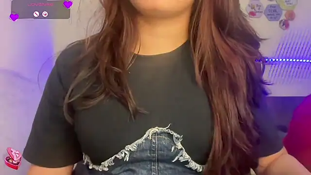 Snapshot of EZ_shuvani chatting on September 2025 06:14:01 PM EZ shuvani online show from September 2025 06:14:01 PM