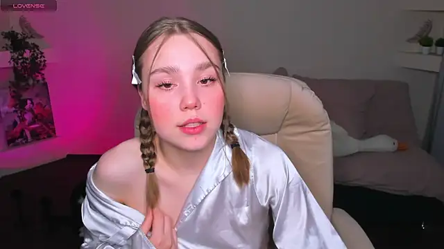 Snapshot of YourMegan chatting on May 2026 06:33:01 PM YourMegan online show from May 2026 06:33:01 PM