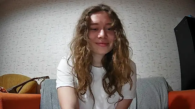 Snapshot of girliemilk chatting on September 2025 05:58:01 PM girliemilk online show from September 2025 05:58:01 PM