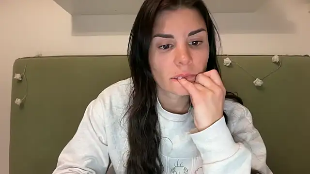 Petitecookie online show from April 2026 08:26:01 PM
