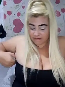 Snapshot of BonniAdams chatting on November 2025 02:12:01 AM BonniAdams online show from November 2025 02:12:01 AM