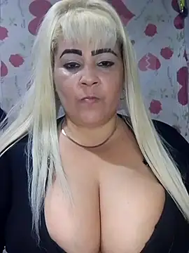 Snapshot of BonniAdams chatting on November 2025 11:59:02 PM BonniAdams online show from November 2025 11:59:02 PM