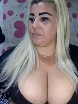 Snapshot of BonniAdams chatting on December 2025 03:27:01 AM BonniAdams online show from December 2025 03:27:01 AM