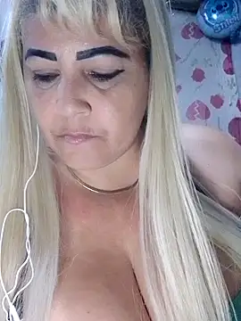 Snapshot of BonniAdams chatting on September 2025 04:35:02 AM BonniAdams online show from September 2025 04:35:02 AM