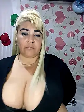 Snapshot of BonniAdams chatting on October 2025 07:07:01 AM BonniAdams online show from October 2025 07:07:01 AM