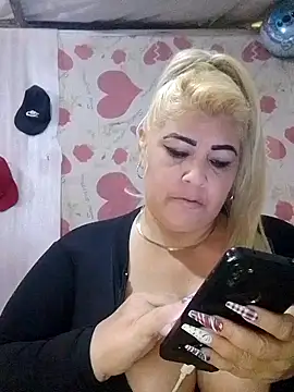 Snapshot of BonniAdams chatting on September 2025 06:03:02 PM BonniAdams online show from September 2025 06:03:02 PM