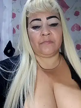 Snapshot of BonniAdams chatting on November 2025 01:37:02 AM BonniAdams online show from November 2025 01:37:02 AM