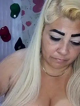 Snapshot of BonniAdams chatting on November 2025 01:20:01 AM BonniAdams online show from November 2025 01:20:01 AM