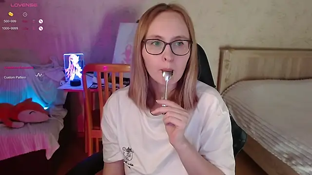 Agatha Mott online show from November 2025 02:05:02 AM