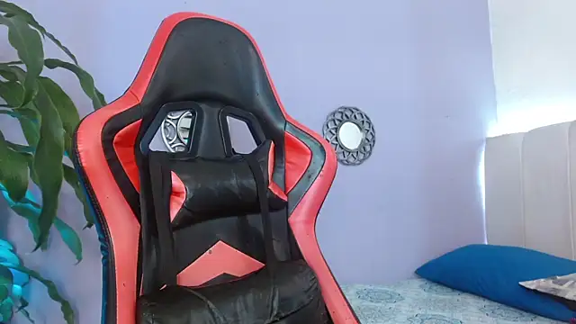 triana crimson online show from October 2025 12:12:02 AM