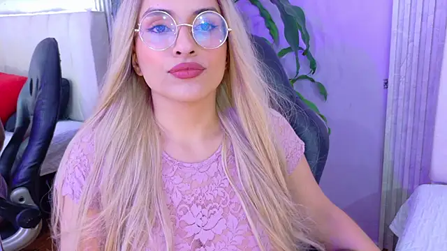 Snapshot of triana_crimson chatting on July 2026 11:57:01 PM triana crimson online show from July 2026 11:57:01 PM