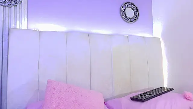 triana crimson online show from March 2026 12:21:01 AM