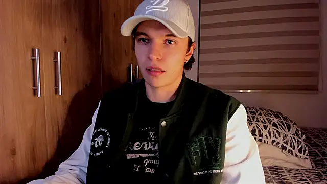 Snapshot of Mastrangelo_xxx chatting on February 2026 05:06:02 AM Mastrangelo xxx online show from February 2026 05:06:02 AM