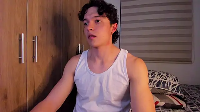 Snapshot of Mastrangelo_xxx chatting on October 2025 04:56:02 AM Mastrangelo xxx online show from October 2025 04:56:02 AM