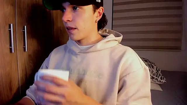 Snapshot of Mastrangelo_xxx chatting on February 2026 03:48:01 AM Mastrangelo xxx online show from February 2026 03:48:01 AM