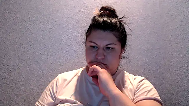 KiraSwee online show from November 2025 07:46:02 PM