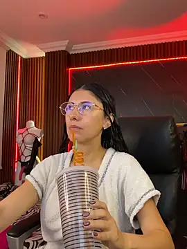 XiaQueen online show from November 2025 11:36:02 AM