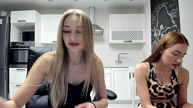 lisenok online show from September 2025 09:10:02 PM