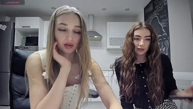 lisenok online show from April 2026 08:58:02 PM