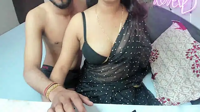 Snapshot of Queen_Couple chatting on October 2025 06:34:01 AM Queen Couple online show from October 2025 06:34:01 AM