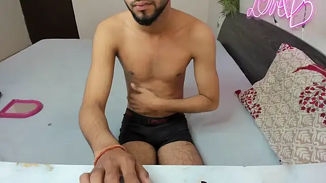 Queen Couple online show from November 2025 05:22:01 AM