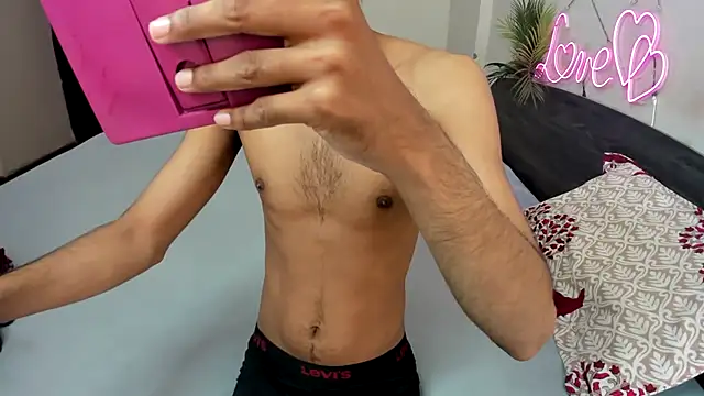 Snapshot of Queen_Couple chatting on September 2025 05:56:01 AM Queen Couple online show from September 2025 05:56:01 AM