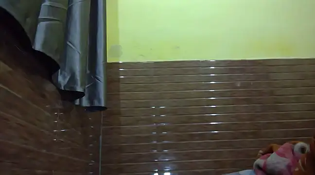 Snapshot of Queen_Couple chatting on February 2025 04:58:02 PM Queen Couple online show from February 2025 04:58:02 PM