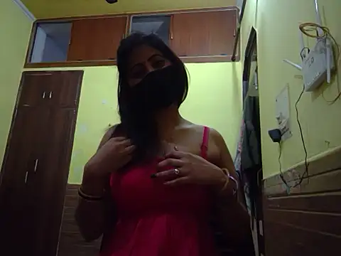 Snapshot of Queen_Couple chatting on February 2025 04:58:02 PM Queen Couple online show from February 2025 04:58:02 PM