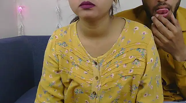 Snapshot of Queen_Couple chatting on March 2025 05:00:01 AM Queen Couple online show from March 2025 05:00:01 AM