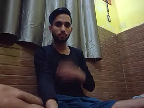 Snapshot of Queen_Couple chatting on March 2025 04:22:02 PM Queen Couple online show from March 2025 04:22:02 PM