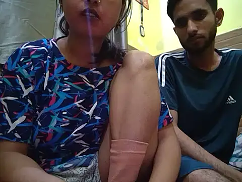 Snapshot of Queen_Couple chatting on March 2025 04:58:02 PM Queen Couple online show from March 2025 04:58:02 PM