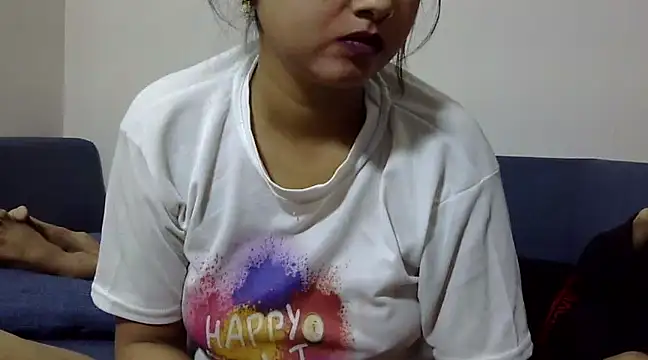 Snapshot of Queen_Couple chatting on March 2025 11:58:02 AM Queen Couple online show from March 2025 11:58:02 AM