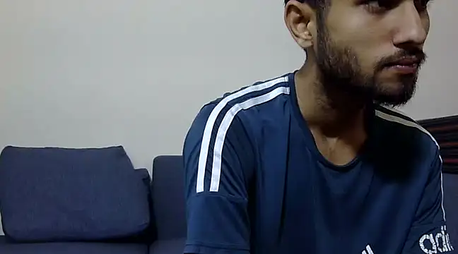 Snapshot of Queen_Couple chatting on March 2025 06:28:02 AM Queen Couple online show from March 2025 06:28:02 AM