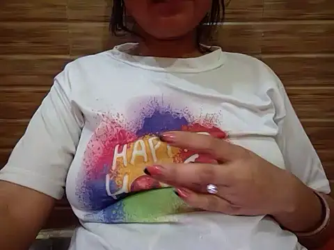 Snapshot of Queen_Couple chatting on March 2025 06:43:01 PM Queen Couple online show from March 2025 06:43:01 PM