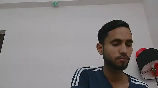 Snapshot of Queen_Couple chatting on February 2025 06:11:02 AM Queen Couple online show from February 2025 06:11:02 AM