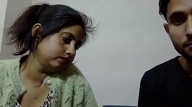 Snapshot of Queen_Couple chatting on March 2025 06:35:02 AM Queen Couple online show from March 2025 06:35:02 AM