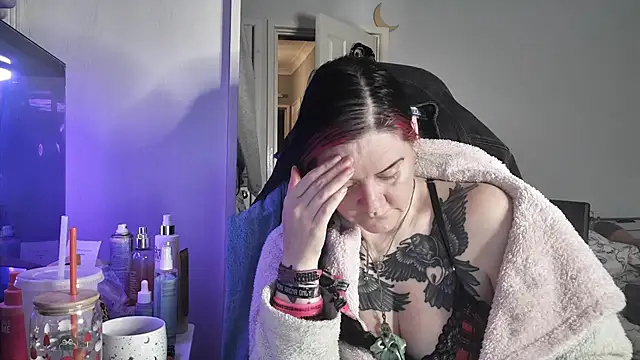 AureliaXOX online show from December 2025 02:32:02 PM