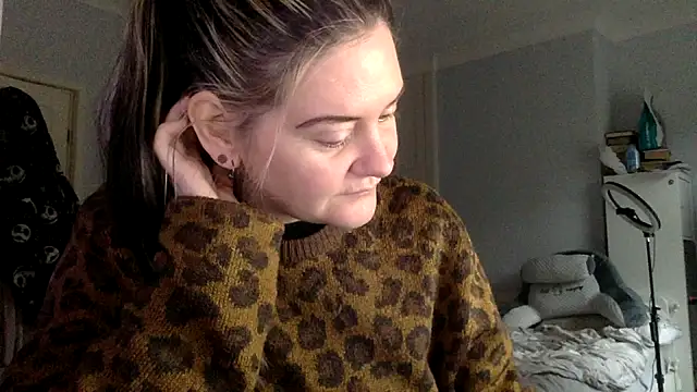 Snapshot of AureliaXOX chatting on February 2025 11:42:01 AM AureliaXOX online show from February 2025 11:42:01 AM