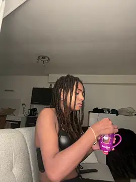 Aurianne online show from December 2025 09:07:02 PM