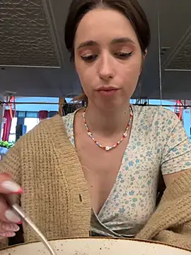 Snapshot of Maria_Moonlight chatting on March 2025 02:43:02 PM Maria Moonlight online show from March 2025 02:43:02 PM