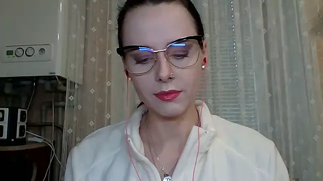 LuminousLady online show from October 2025 01:24:01 PM