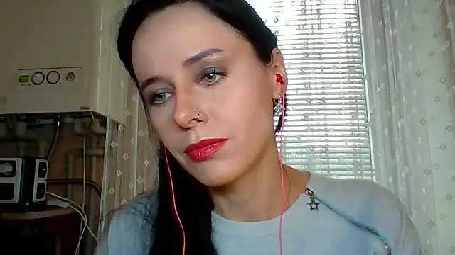 LuminousLady online show from October 2025 01:23:01 PM