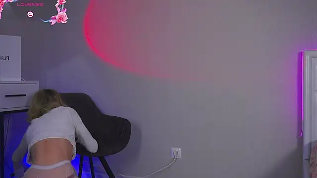 LeaCox  online show from March 2026 10:04:02 AM