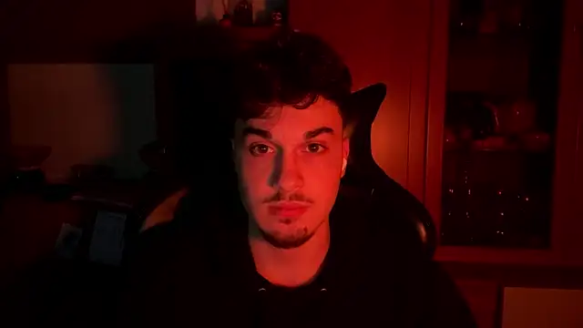 Snapshot of NaplesGuy04 chatting on February 2025 11:04:01 PM NaplesGuy04 online show from February 2025 11:04:01 PM