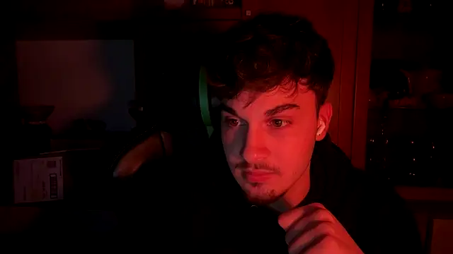 Snapshot of NaplesGuy04 chatting on February 2025 10:22:01 PM NaplesGuy04 online show from February 2025 10:22:01 PM