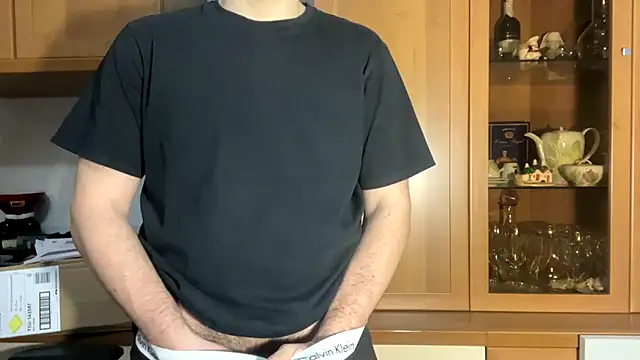 Snapshot of NaplesGuy04 chatting on February 2025 05:37:01 PM NaplesGuy04 online show from February 2025 05:37:01 PM