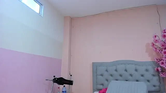 littletammy4u  online show from November 2025 12:21:02 PM