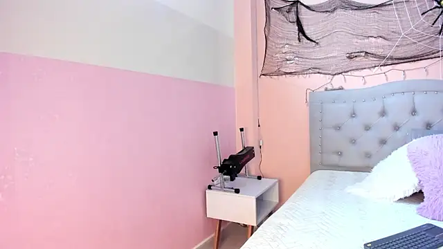 littletammy4u  online show from November 2025 02:11:01 PM